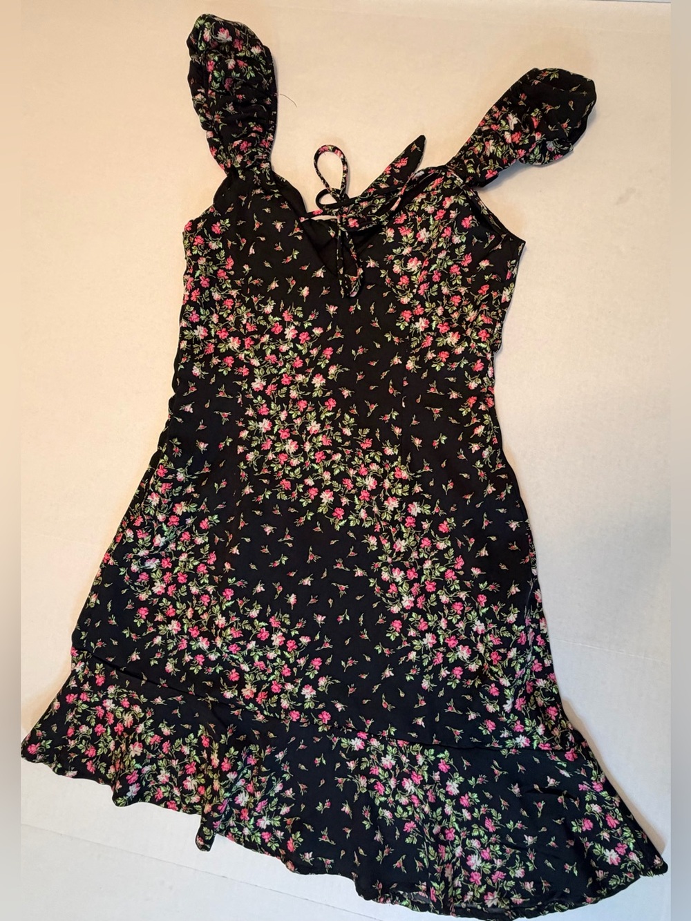 Francesca's Olivia Asymmetrical Floral tie-front neckline puffed sleeves Mini S - Picture 5 of 9